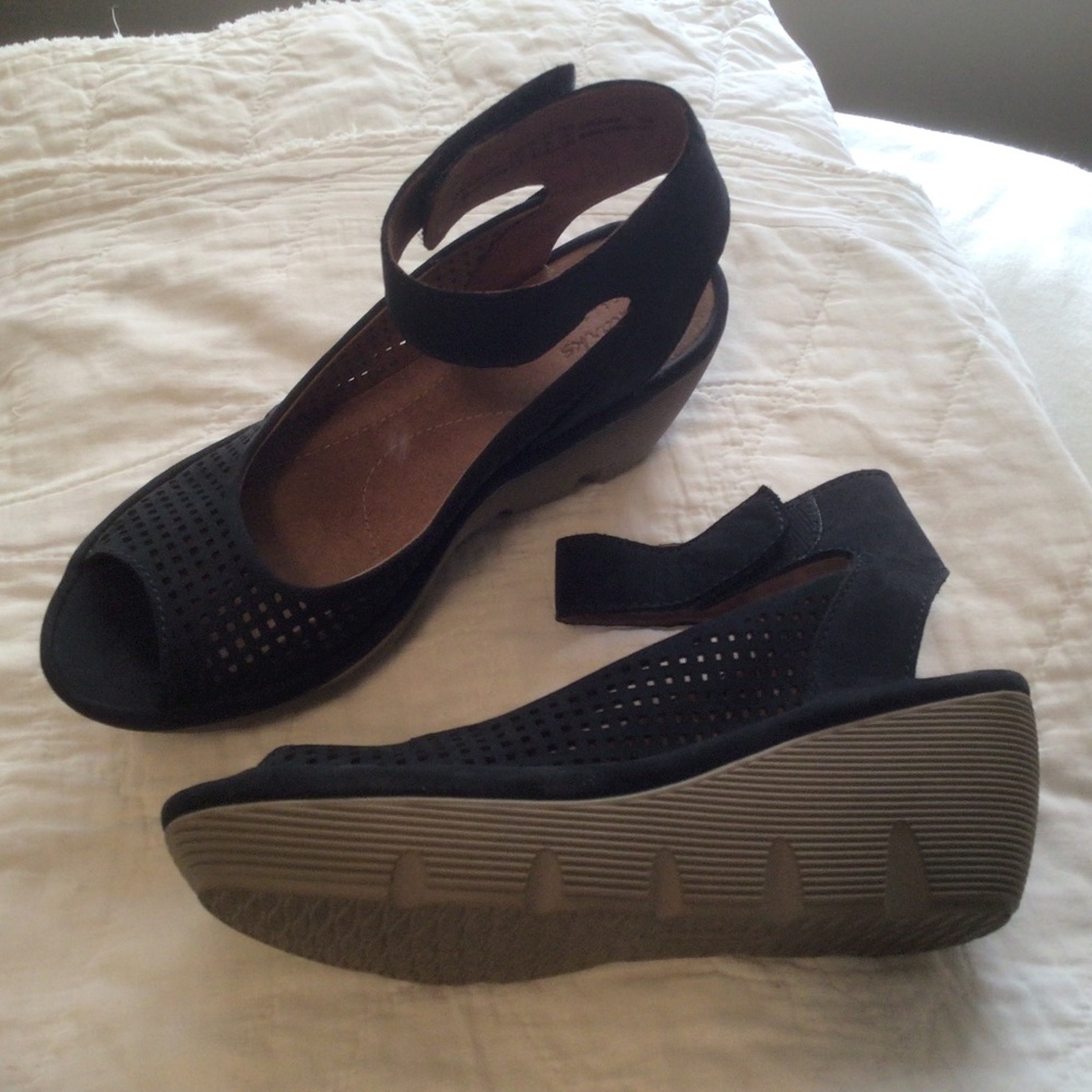 Clarks women’s shoes.